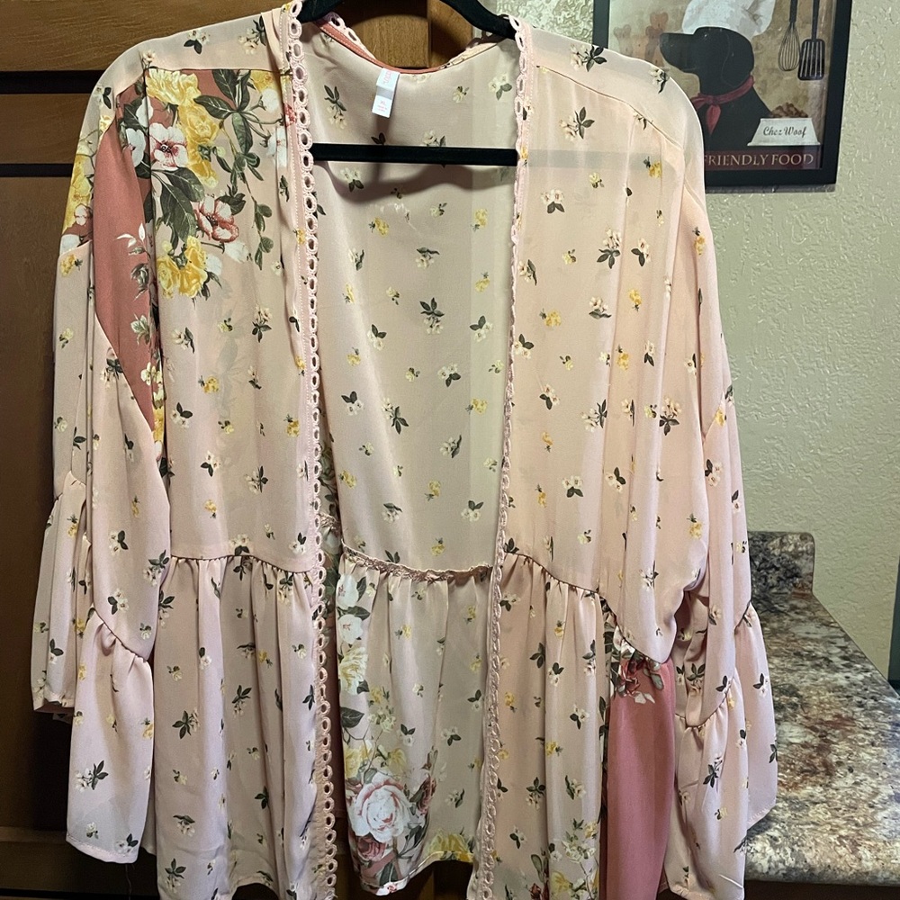 Flowered 3/4 Sleeve Lightweight Carigan